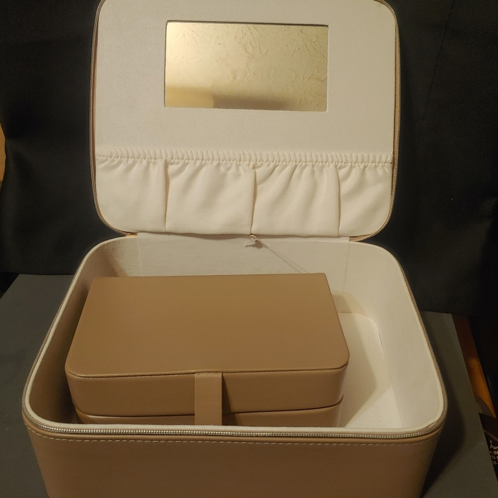 A New Day Women's Jewelry Organizer Travel Train Case Tan New